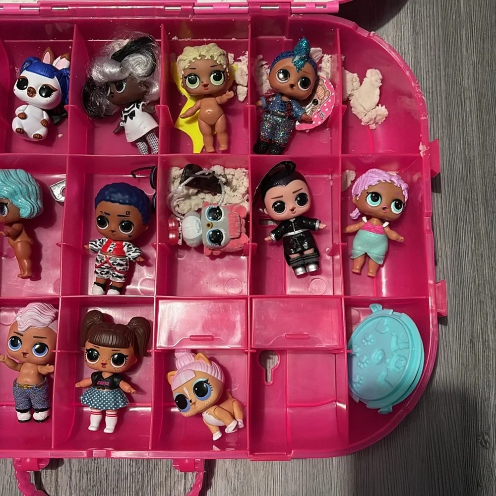 LOL Suprise Lot in plastic carrying case - Picture 2 of 5